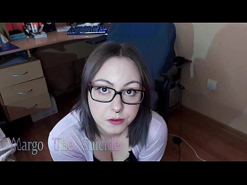 ❤️ Nwatakịrị nwanyị sexy nwere ugegbe na-eme Dildo nke ukwuu na igwefoto ☑ Ihe gba ọtọ  ﹏
